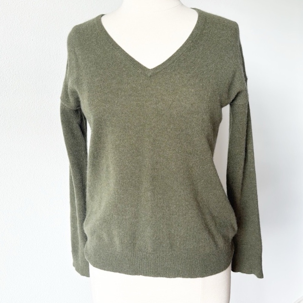 100% Cashmere Olive Green V-Neck Women's Sweater - Picture 2 of 16